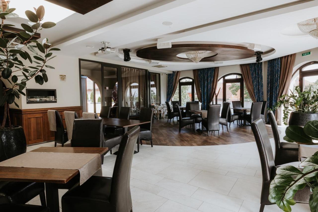 Hotel Bonaparte Кошице Экстерьер фото