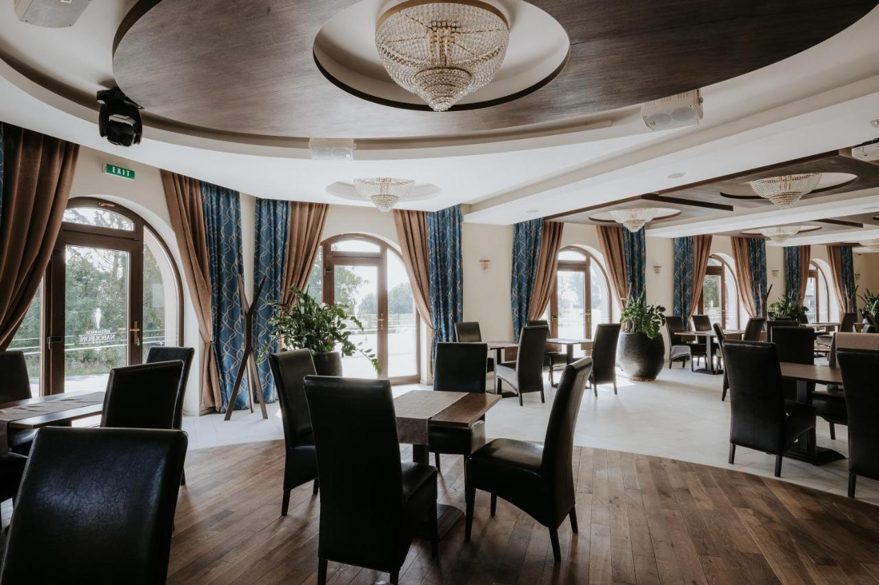 Hotel Bonaparte Кошице Экстерьер фото