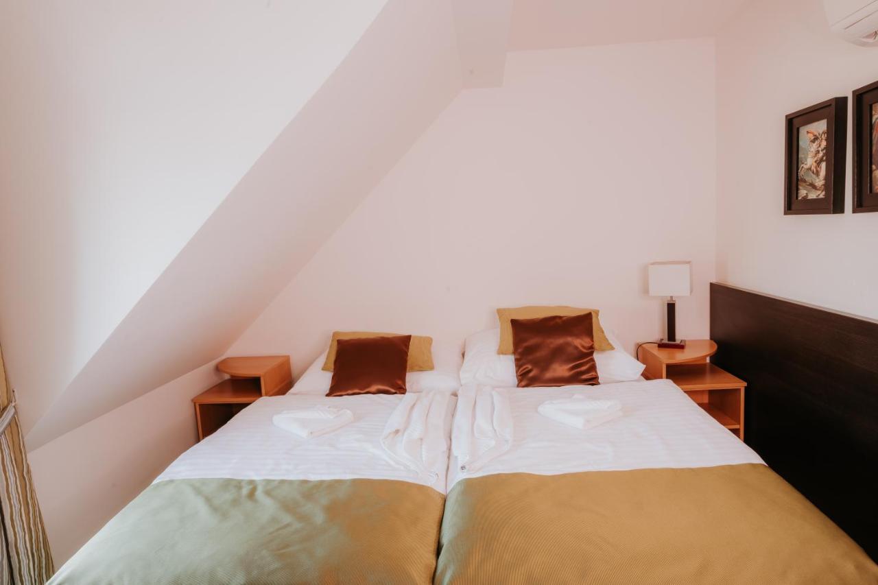 Hotel Bonaparte Кошице Экстерьер фото