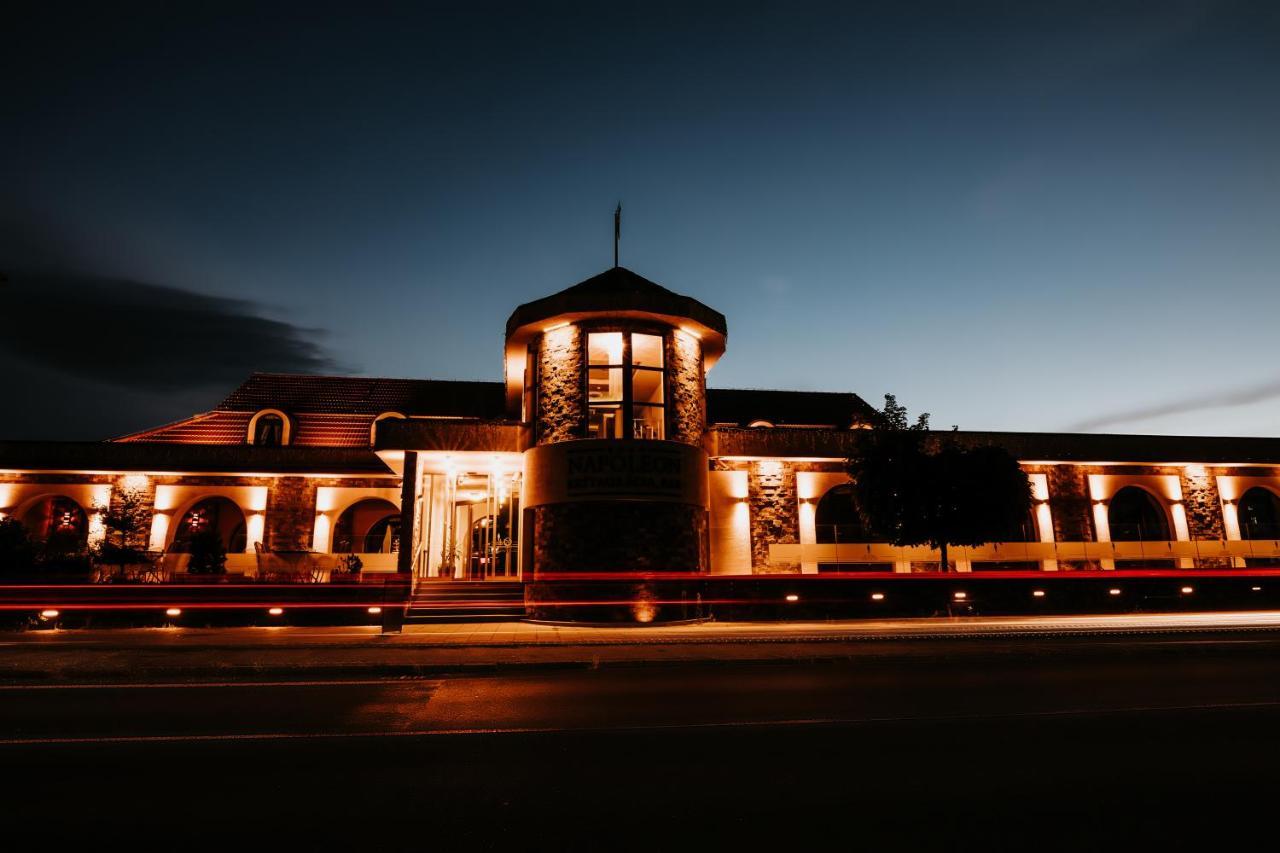 Hotel Bonaparte Кошице Экстерьер фото