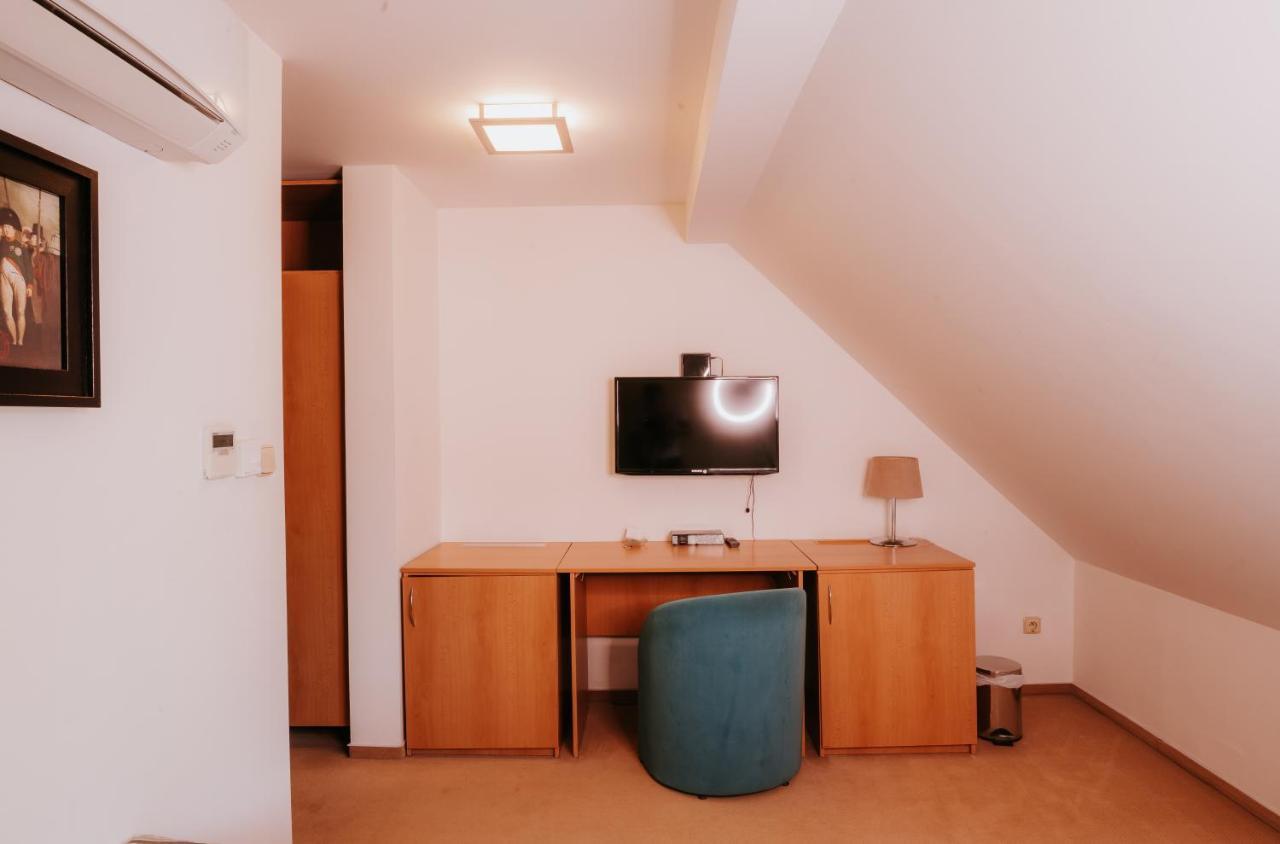 Hotel Bonaparte Кошице Экстерьер фото