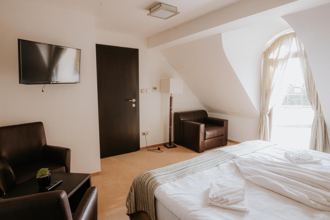 Hotel Bonaparte Кошице Экстерьер фото