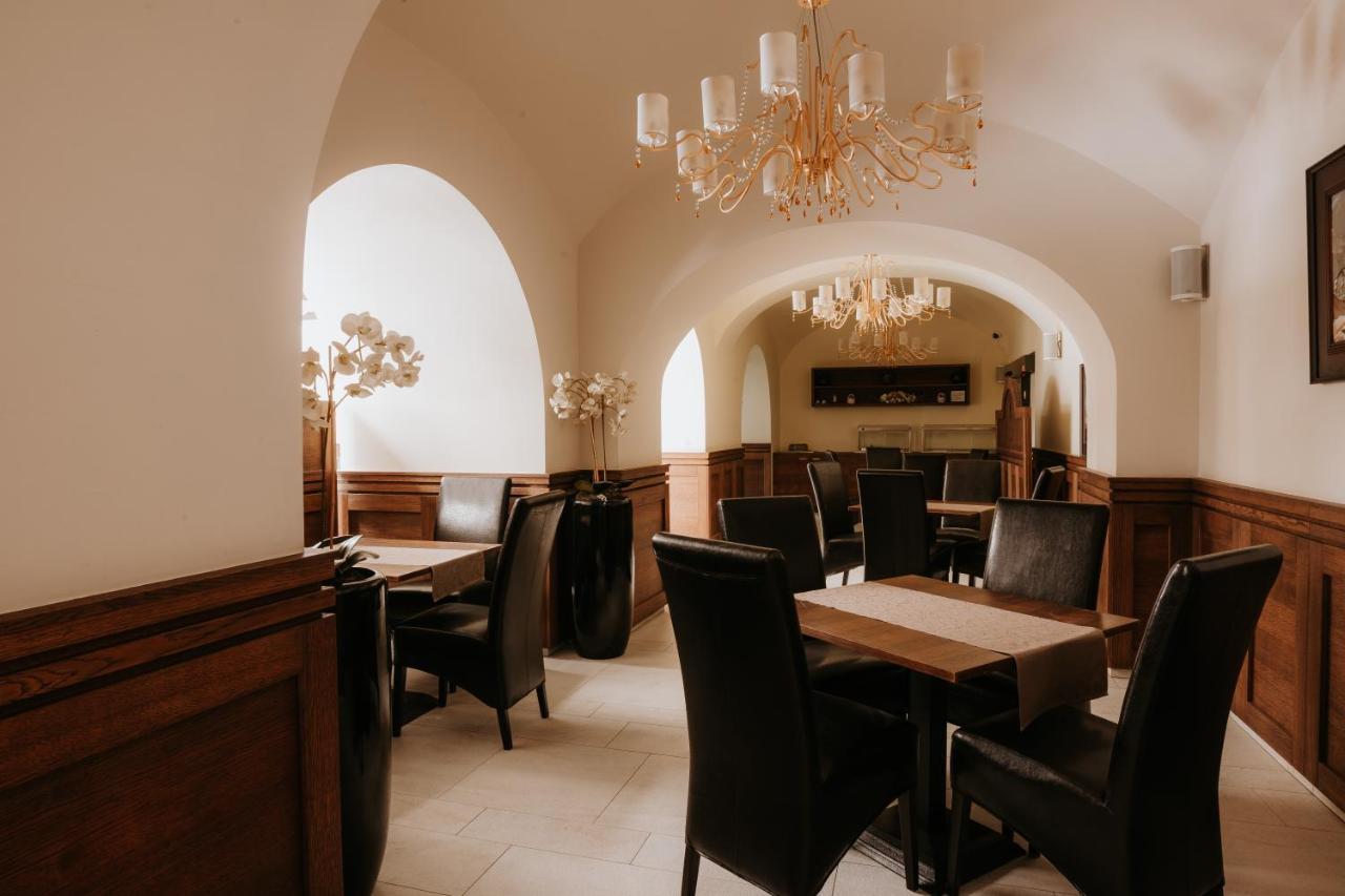Hotel Bonaparte Кошице Экстерьер фото