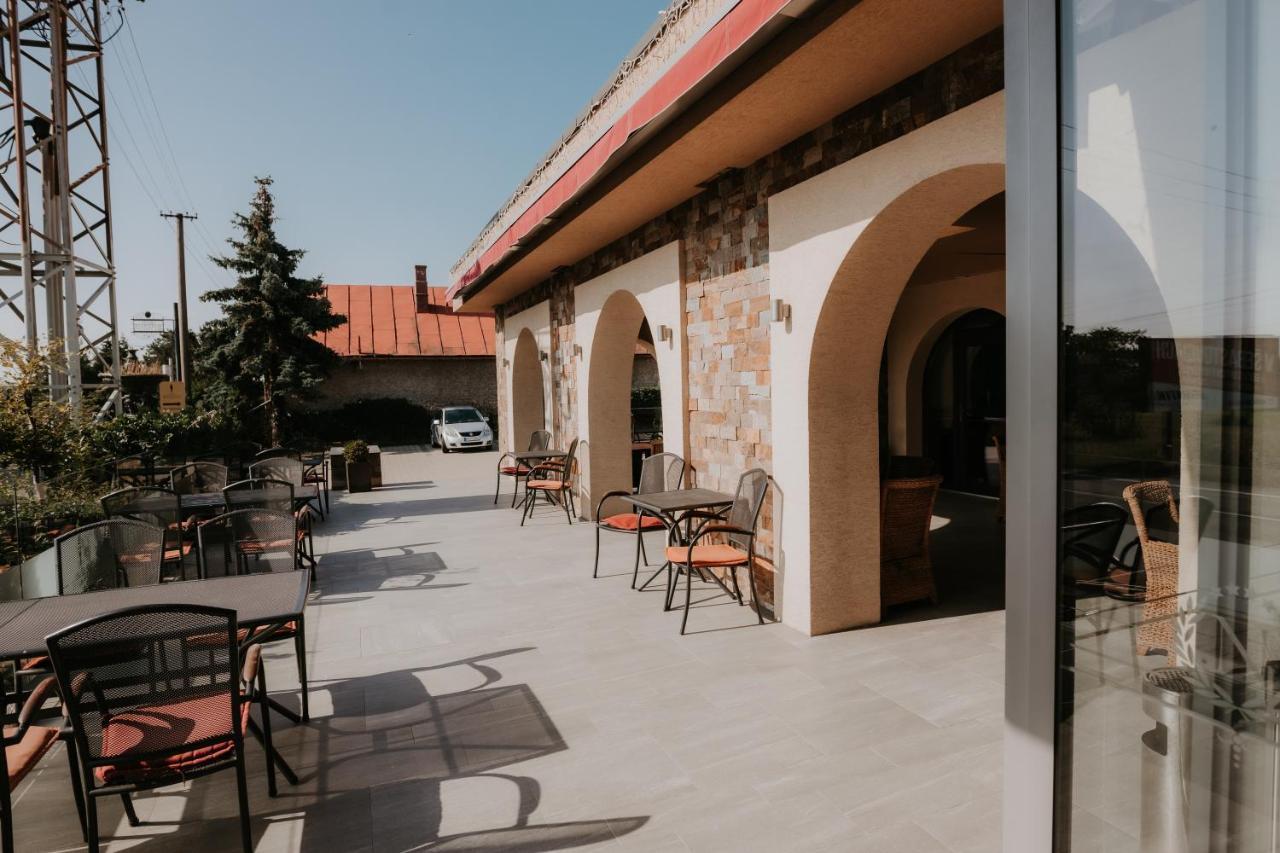 Hotel Bonaparte Кошице Экстерьер фото