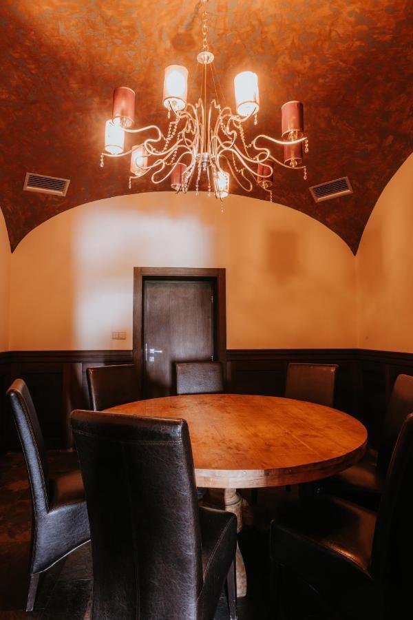 Hotel Bonaparte Кошице Экстерьер фото