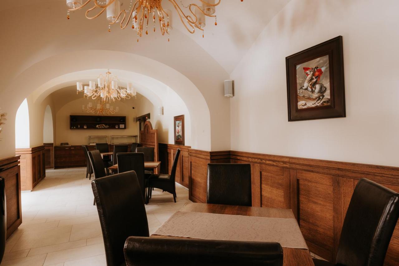 Hotel Bonaparte Кошице Экстерьер фото