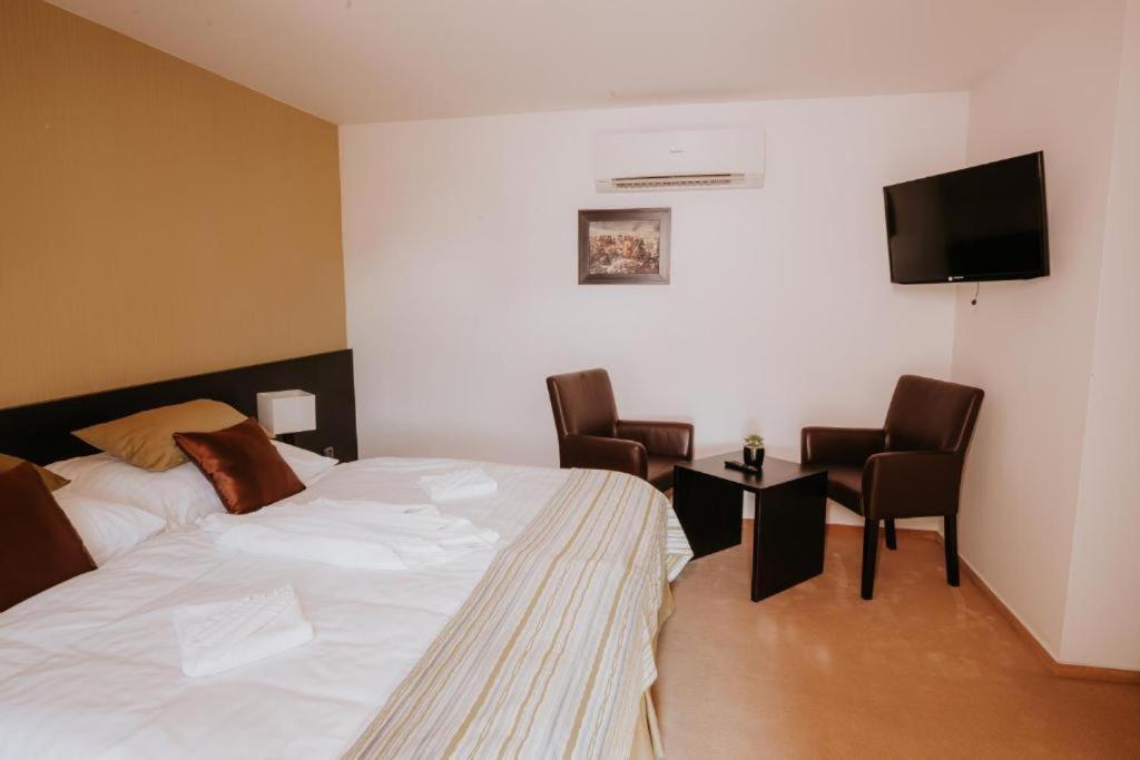 Hotel Bonaparte Кошице Экстерьер фото